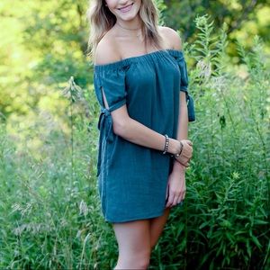 💙LULUS OFF THE SHOULDER DRESS💙
